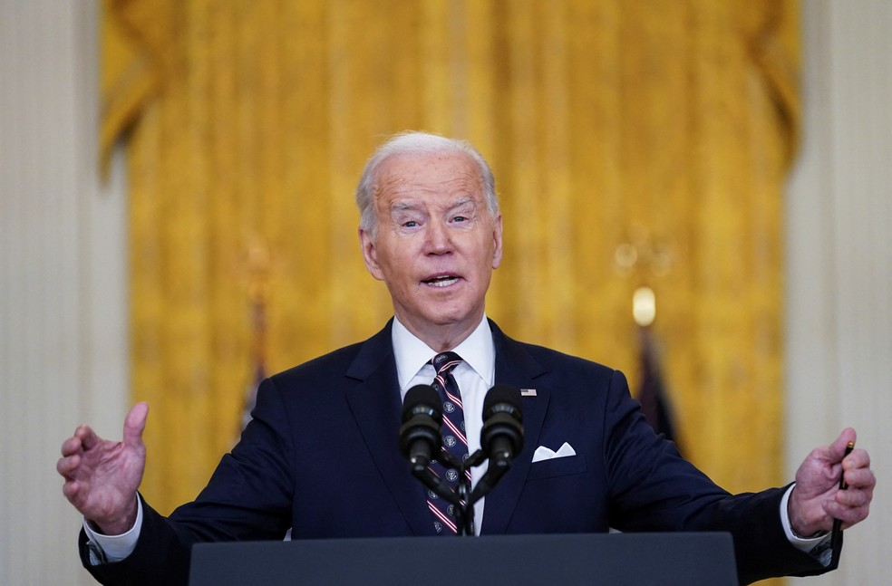 Joe Biden anunciou sanções em coletiva nesta terça (22) Foto: Reuters