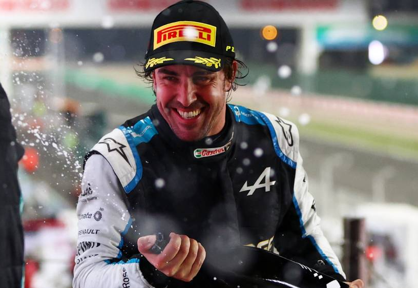 Alonso comemora terceiro lugar no Catar F1