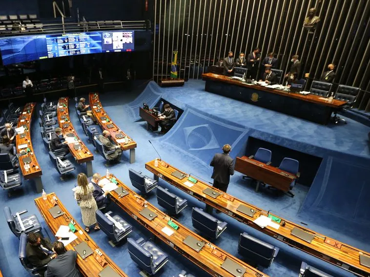 Senadores apresentam emenda constitucional que libera bilhões para Auxílio Brasil