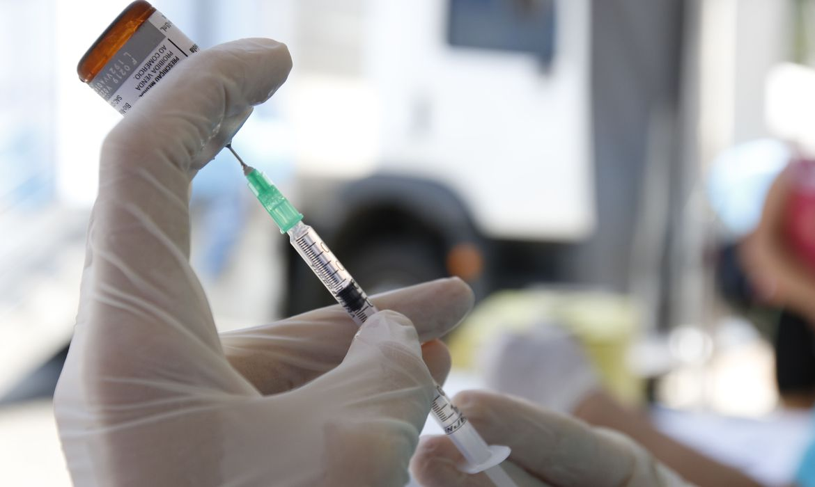 Quinze estados iniciam vacinação de crianças contra covid-19