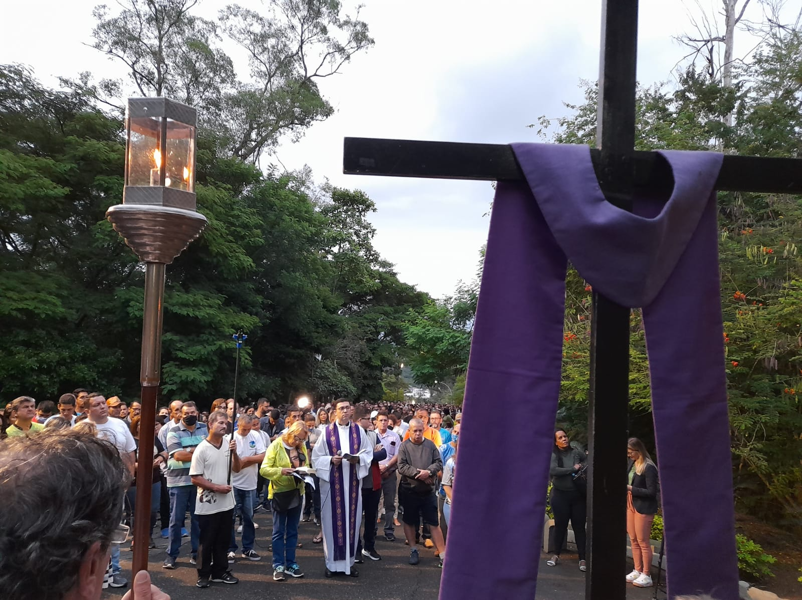 Fiéis fazem Via-Sacra no Morro do Cruzeiro, em Aparecida Divulgação/Wilson Silvaston