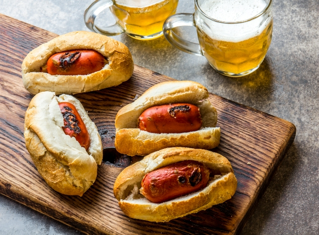 Aprenda a fazer lanche com linguiça na churrasqueira Envato Elements