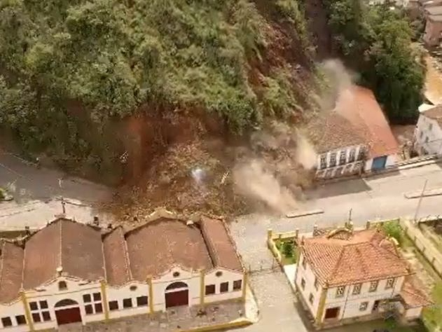 Famílias deixam casas em Ouro Preto por causa do risco de novos deslizamentos