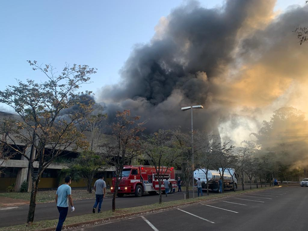 Fogo se alastrou rapidamente  Imagens/TV Claret