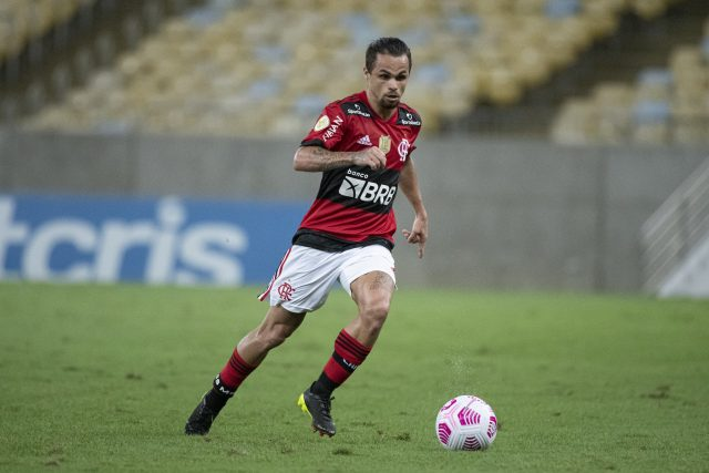 Flamengo aceita proposta do mundo árabe por Michael e atacante está de saída