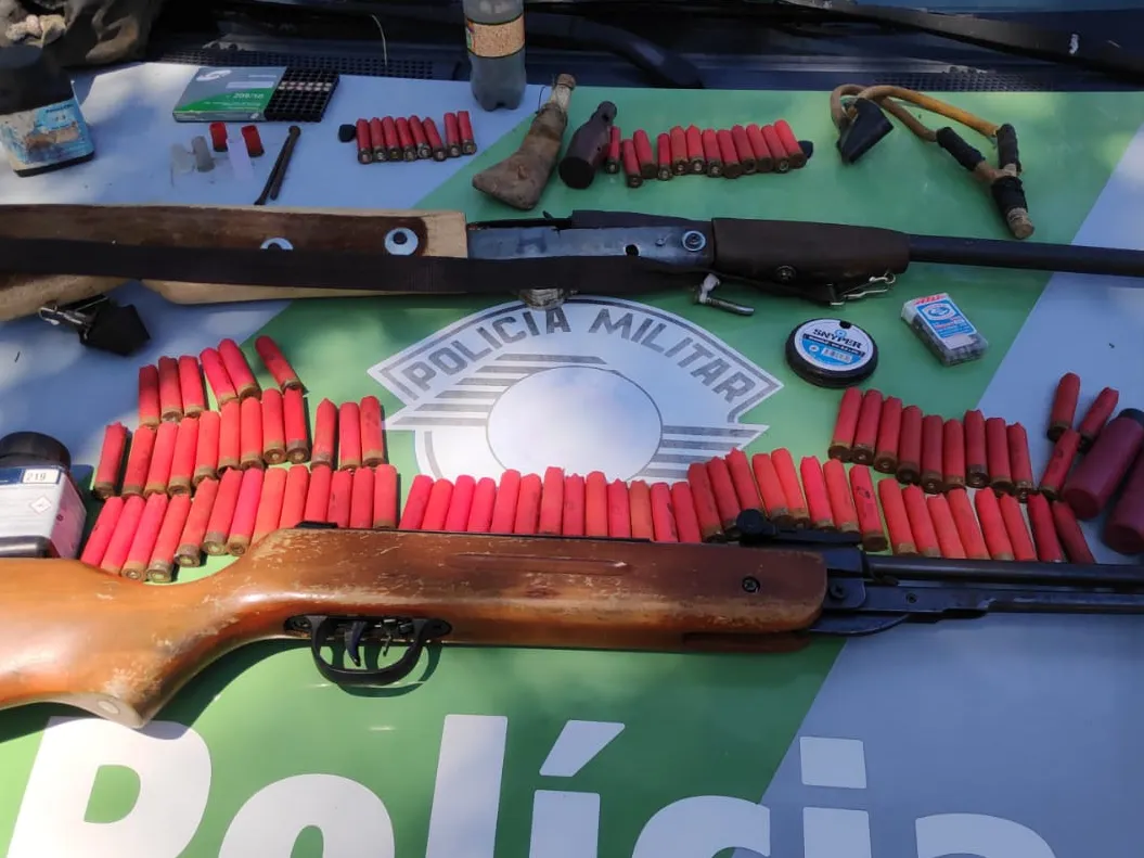 Polícia Ambiental realiza apreensão de equipamentos de caça, em Ilhabela