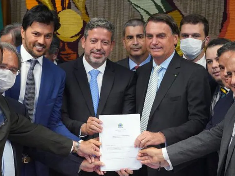 PL confirma filiação de Bolsonaro e marca data de oficialização