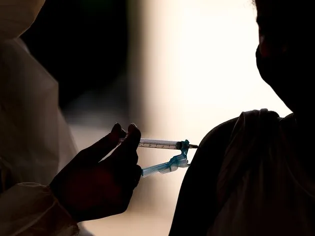 Pelo menos 1 milhão de pessoas estão com a segunda dose da vacina da Fiocruz atrasada no estado