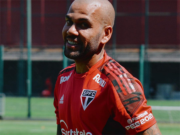 São Paulo rescinde contrato de Daniel Alves