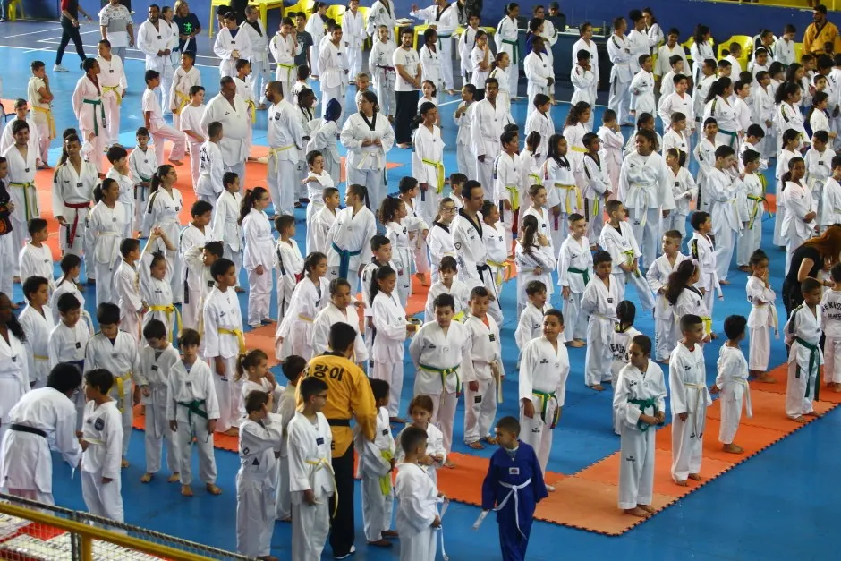 Festival de Taekwondo reúne pais e promove a integração entre alunos em São José