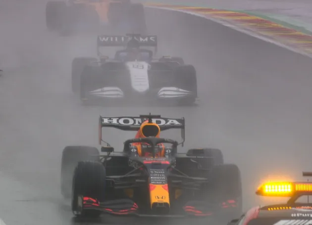 Verstappen venceu corrida de apenas três voltas