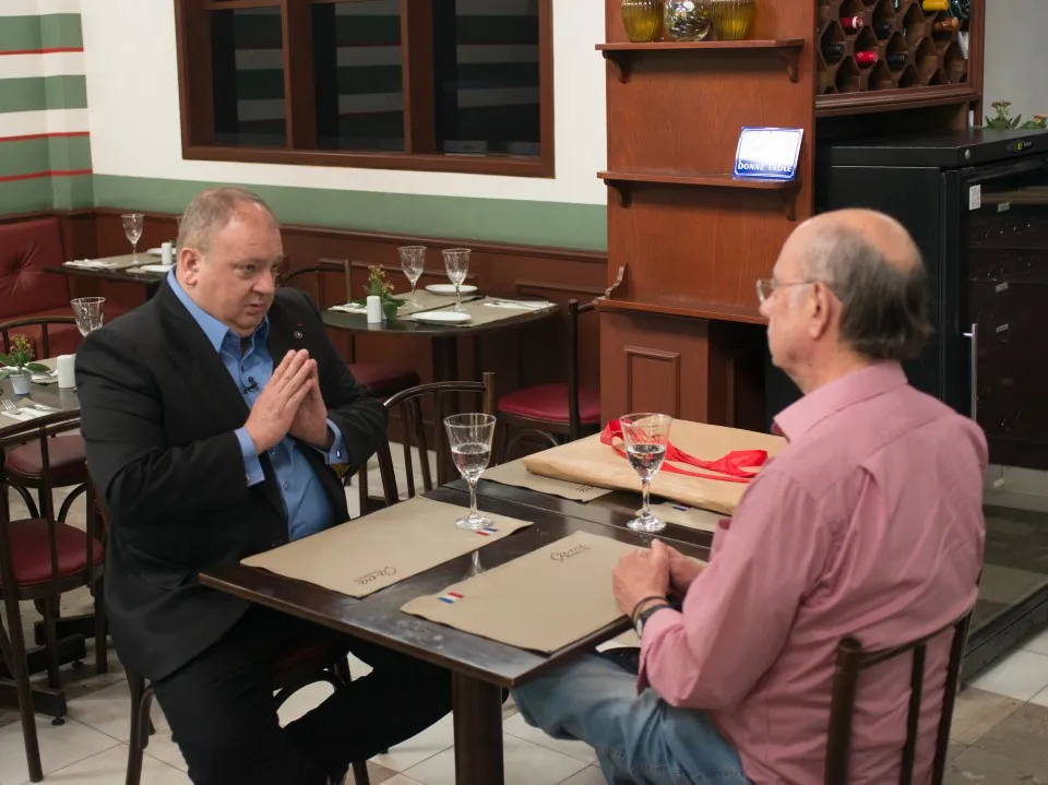 Jacquin conversa com o proprietário Antônio Carlos Cirelli
