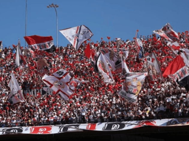 Justiça de São Paulo autoriza uso de bandeiras com mastro em estádios paulistas