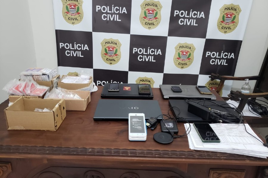 Ação na cidade de Marília ainda encontrou notebooks, celulares, HD externo, máquina de car Polícia Civil de SP