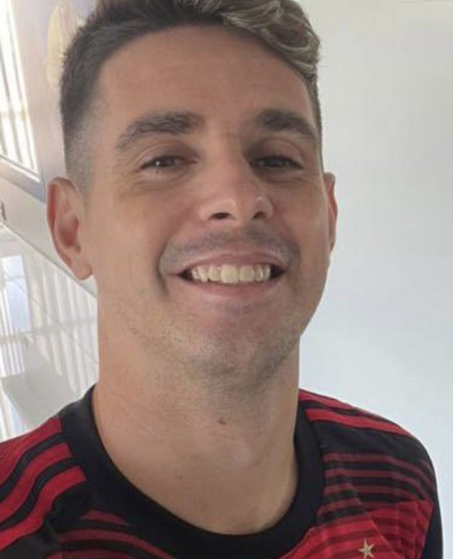 Em negociação com o Flamengo, meia Oscar aparece com a camisa do Rubro-Negro Reprodução