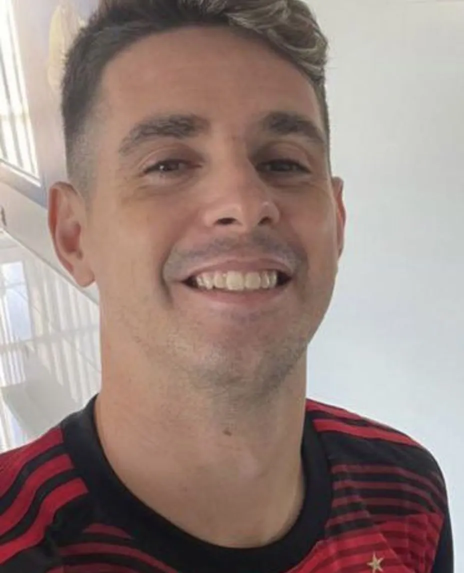 Em negociação com o Flamengo, meia Oscar aparece com a camisa do Rubro-Negro