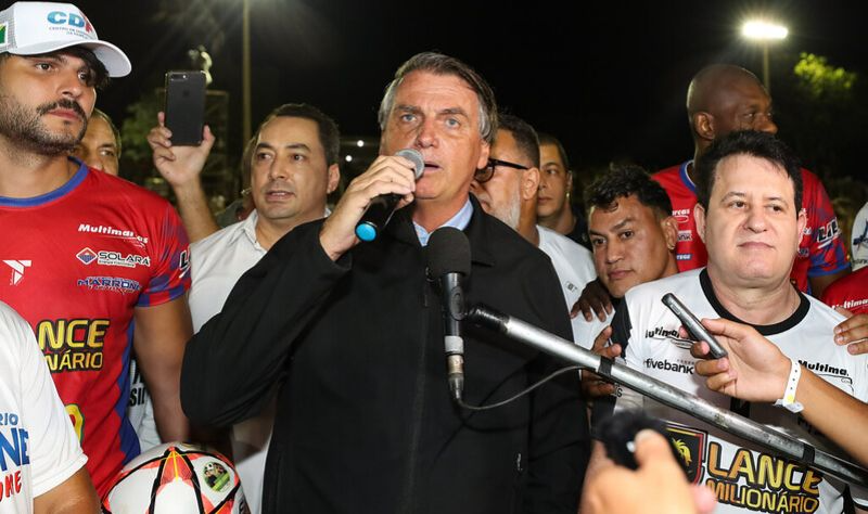 Presidente prestigiou jogo beneficente organizado pelo cantor Marrone após receber alta Isac Nóbrega/PR