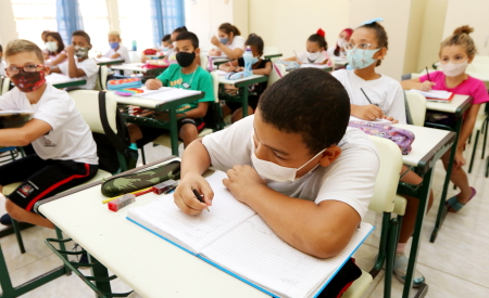 Máscaras obrigatórias em escolas e prédios públicos de Jacareí 