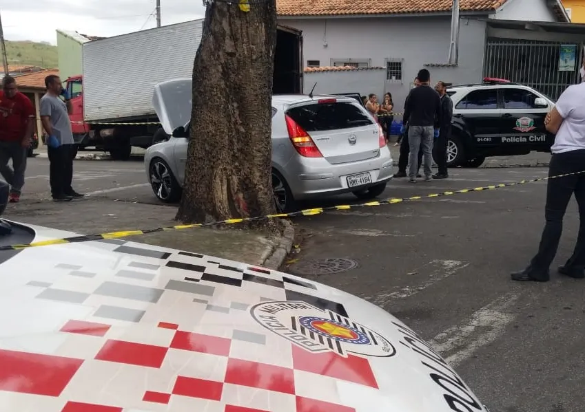 Homem é morto a tiros dentro de carro no Novo Horizonte, em São José dos Campos 