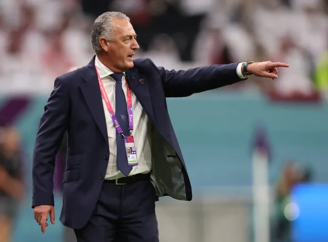 Técnico do Equador, Gustavo Alfaro durante o jogo de abertura da Copa do Mundo no Catar