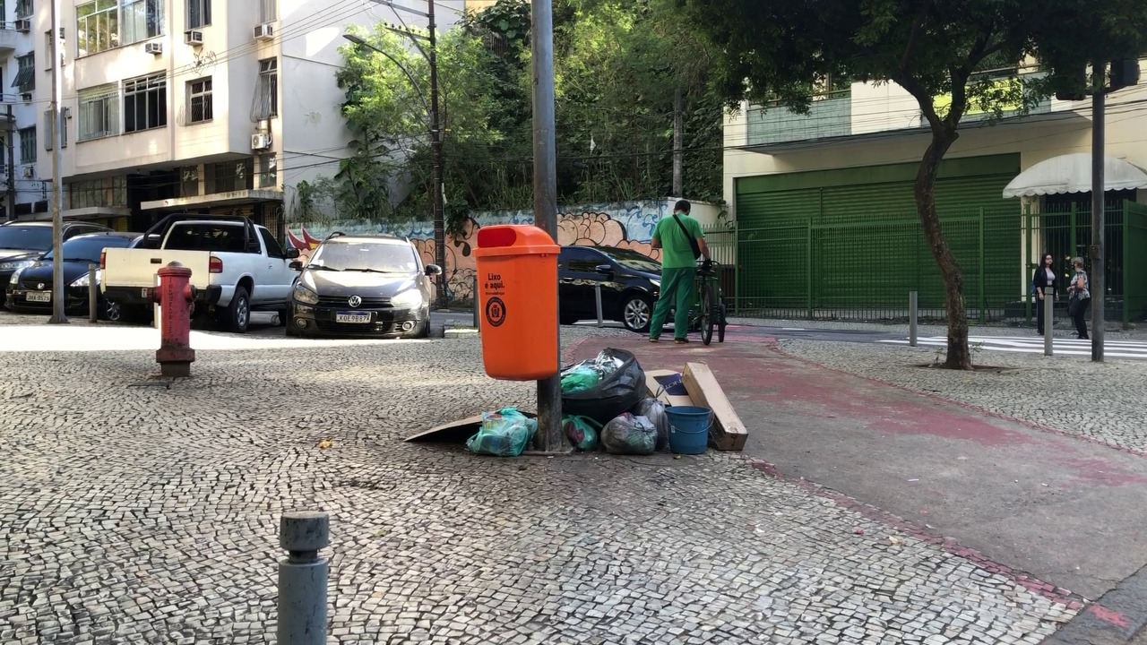 Papeleiras estão cada vez mais raras nas ruas da cidade do Rio de Janeiro Priscila Xavier