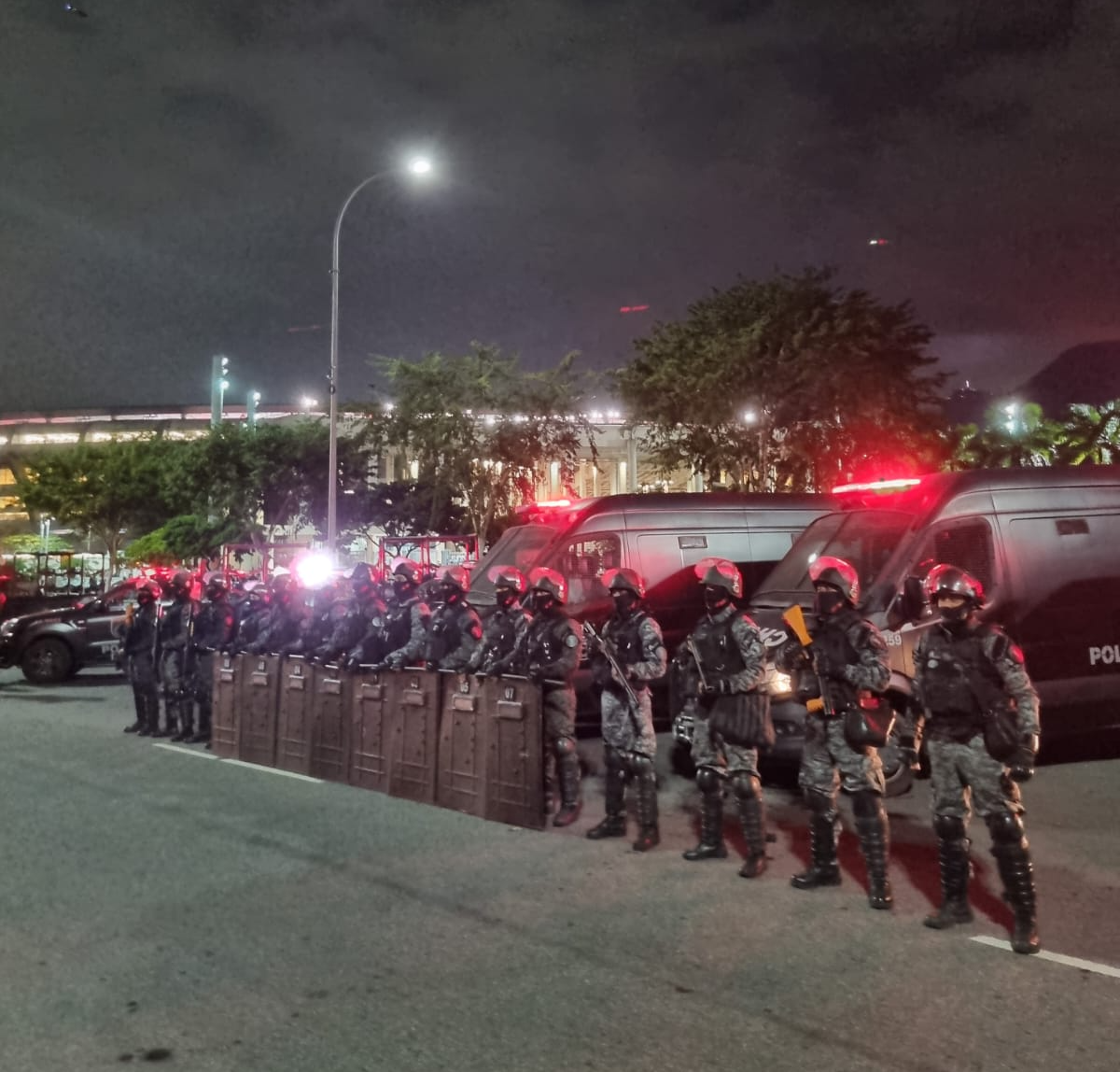 Polícia Militar detém 46 torcedores que tentaram invadir Maracanã
