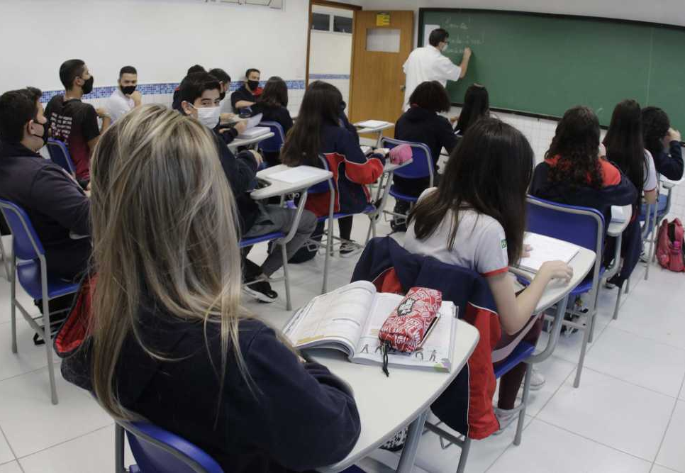 As aulas presenciais das escolas privadas e públicas do estado de São Paulo passam a ser obrigatórias para 100% dos alunos Denny Cesare/Código 19/Folhapress