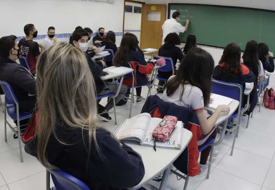 As aulas presenciais das escolas privadas e públicas do estado de São Paulo passam a ser obrigatórias para 100% dos alunos