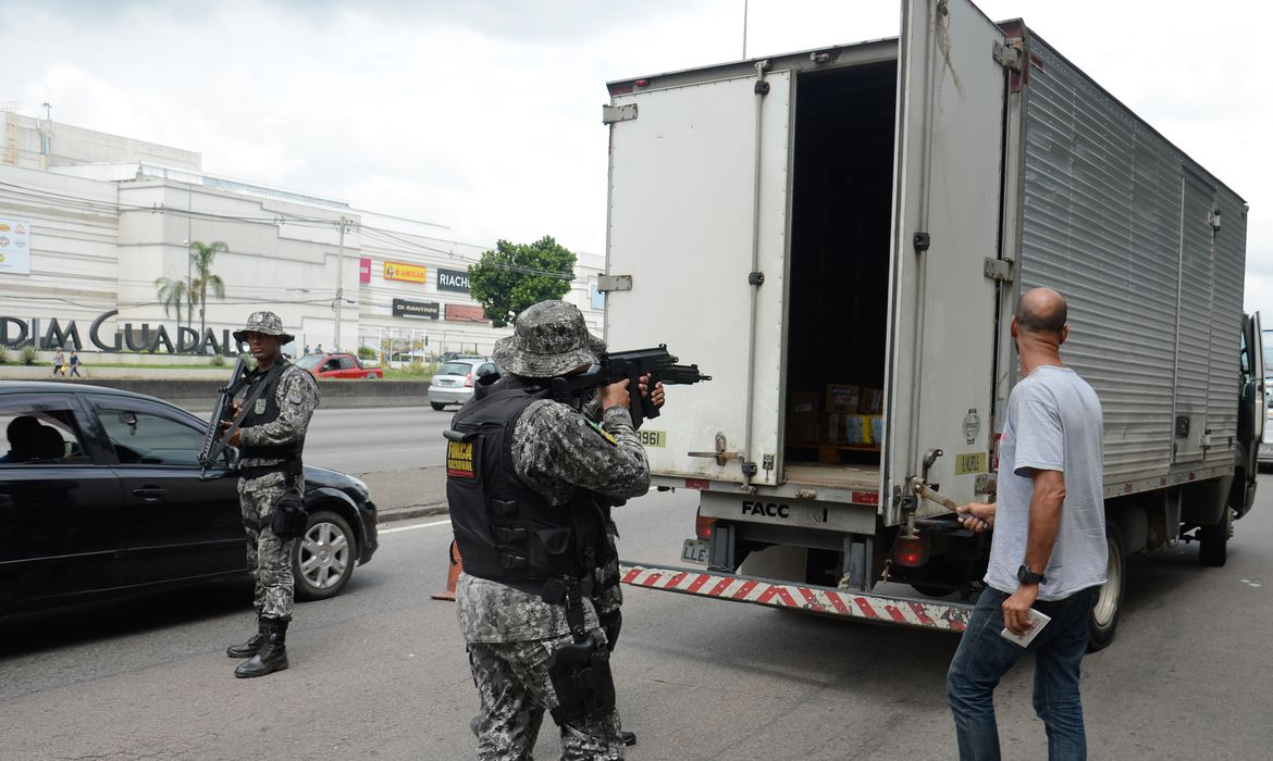 Uma testemunha disse que os bandidos conseguiram fugir em direção à comunidade Kelson's Tomaz Silva/Agência Brasil