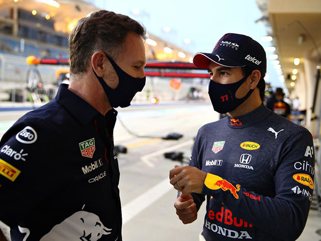 Horner e Pérez conversam no paddock da Fórmula 1 Reprodução/Instagram Red Bull