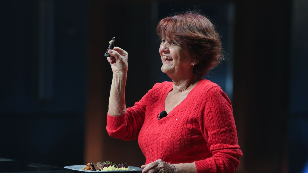 MasterChef+: Beth tem 70 anos, dona de pousada e artista Melissa Haidar/Band