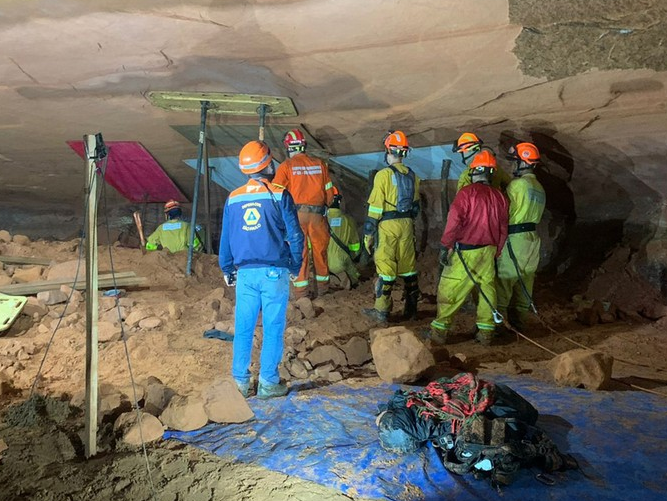 Caverna onde nove bombeiros civis morreram após o desabamento de parte da estrutura Foto: Divulgação/Polícia Militar