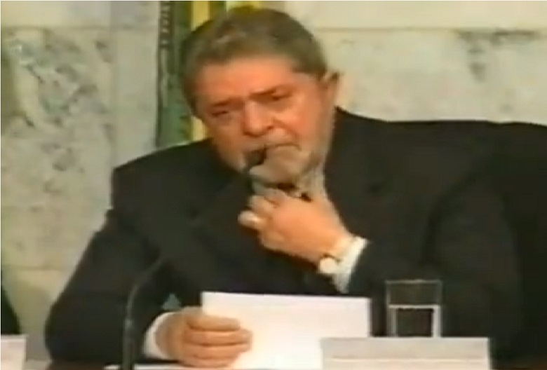 Lula em sua primeira diplomação como presidente da República, em 2002 Reprodução 