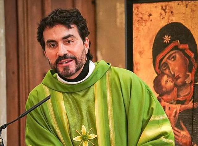 Padre Fábio de Melo teve a conta do Instagram hackeado enquanto celebrava missa. Reprodução/Instagram