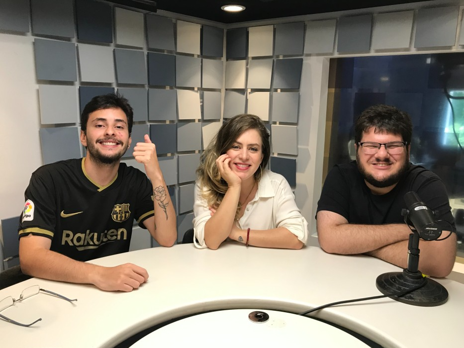 Lucca Mourão, Lu Andrade e Danilo Gobatto na Rádio Bandeirantes Divulgação/Antenados/Rádio Bandeirantes