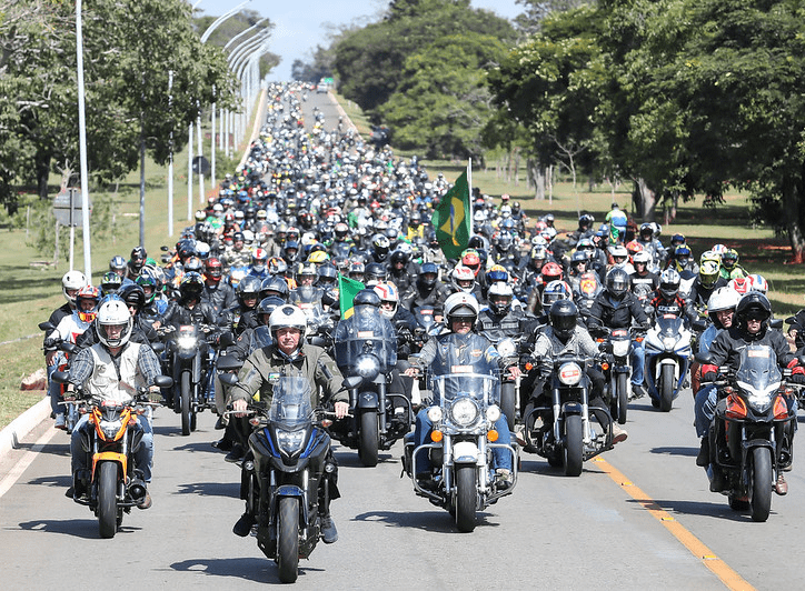 Bolsonaro anunciou nesta terça-feira que participaria do evento de motocicletas  Reprodução/Band