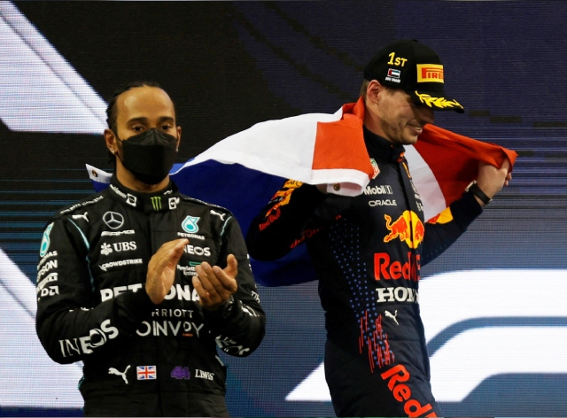Max Verstappen conquistou a vitória e o título na última volta