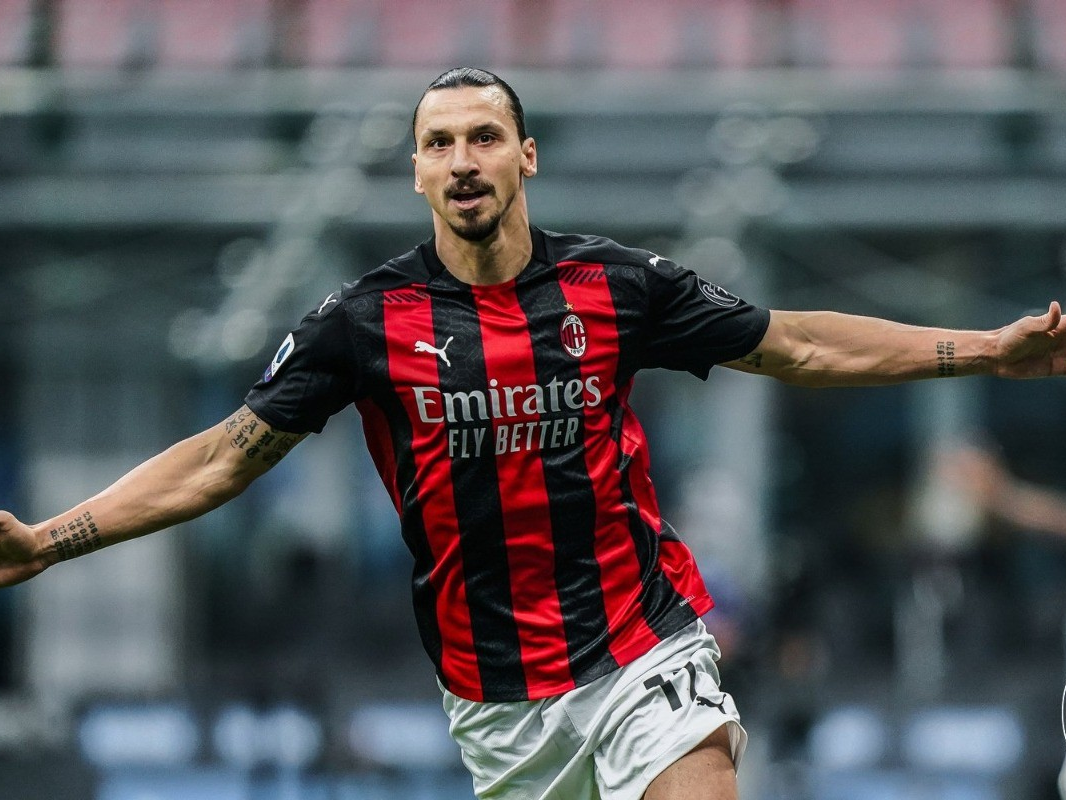 Curado da Covid-19, Ibra decide o clássico de Milão Reprodução/Twitter ACMilan