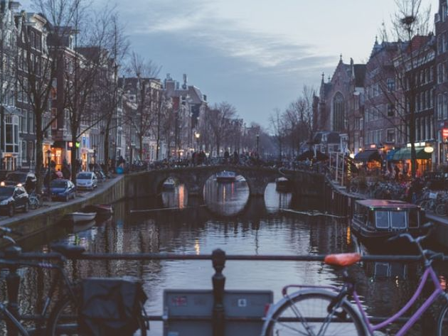 Amsterdã é um dos destinos mais procurados da Holanda Unsplash