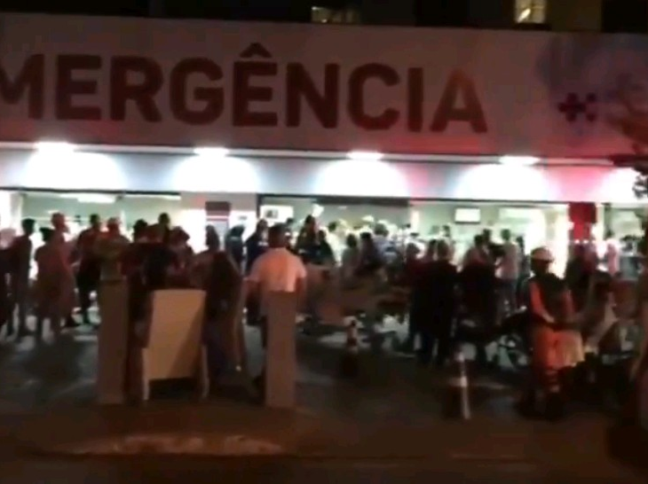 Dezenas de pacientes tiveram que ser retirados do hospital no início da noite Corpo de Bombeiros do Distrito Federal