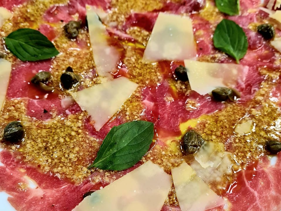 Carpaccio clássico com molho de mostarda e alcaparras | Band Receitas