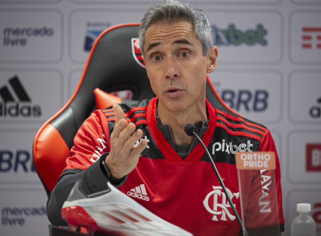 Denílson analisa ambiente no Flamengo: "Está difícil para o Paulo Sousa"