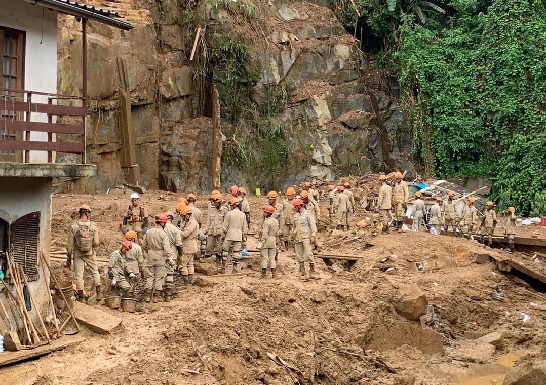 Petrópolis (RJ): buscas são retomadas no Morro da Oficina