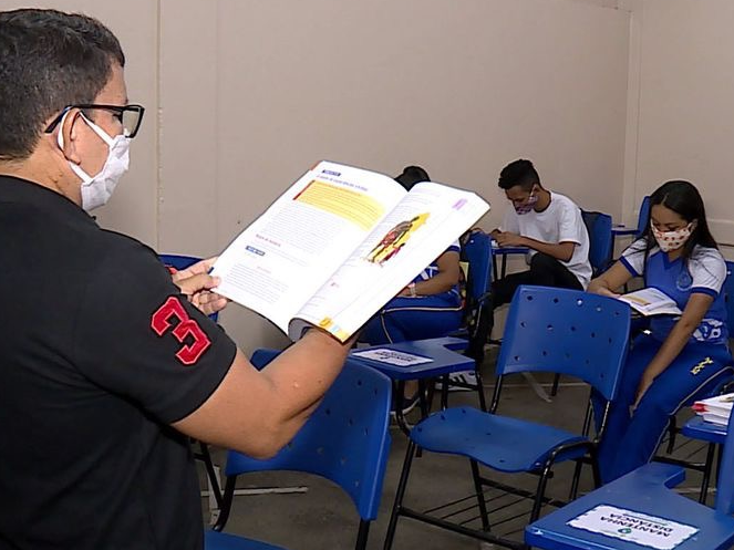 A vacinação do ambiente escolar é fundamental para a retomada das aulas, diz Secretário Estadual de SP TV Brasil