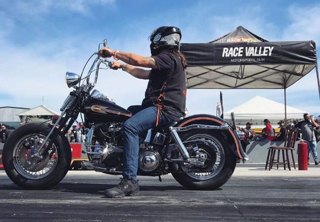 Evento tem corrida de mini moto e de Harley na terra com transmissão online  - 31/10/2020 - UOL Carros