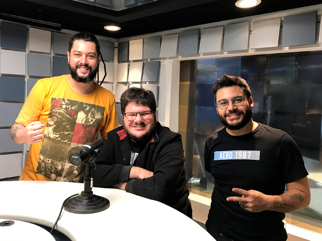 Tales de Polli e Fabinho Araújo conversam com Danilo Gobatto Divulgação/Rádio Bandeirantes