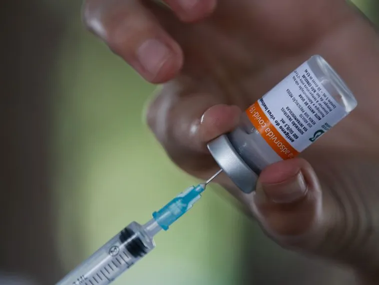 Apenas de vacinas da Pfizer, está prevista a chegada de 17 milhões de doses até o dia 22 de agosto.  