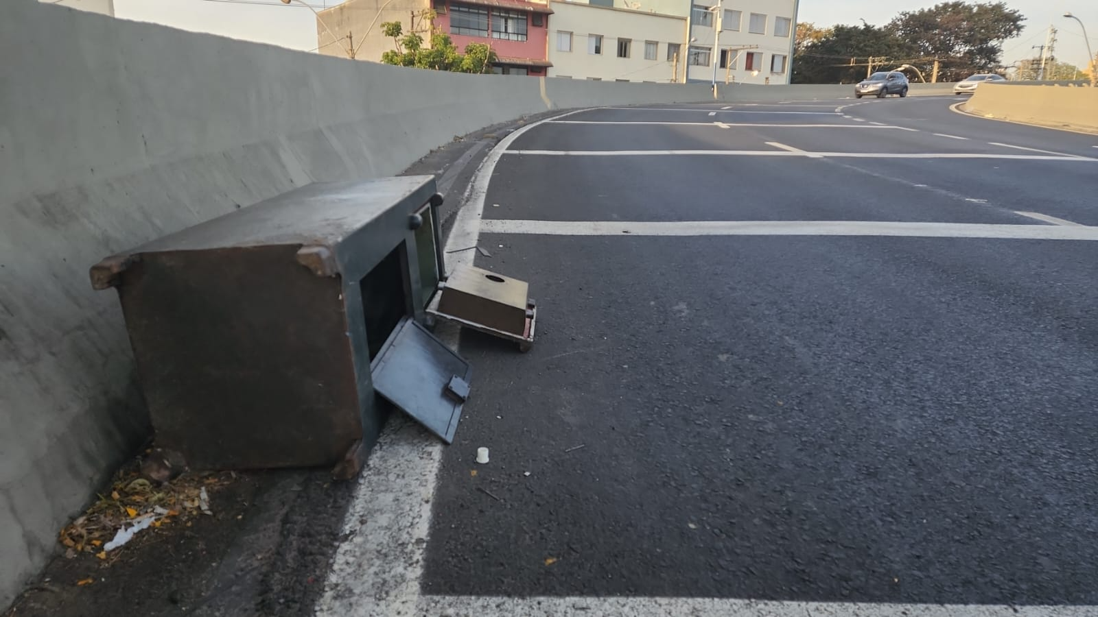 Cofre abandonado no Viaduto Cury Divulgação/GCM Campinas