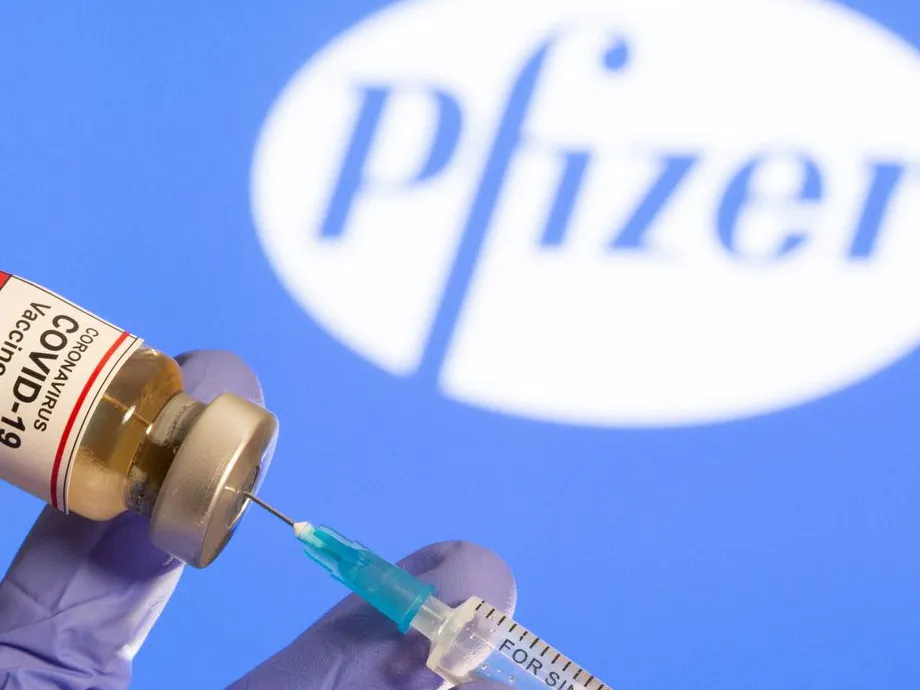 O Ministério da Saúde confirma a chegada de 1,9 milhão de doses da vacina da Pfizer.
