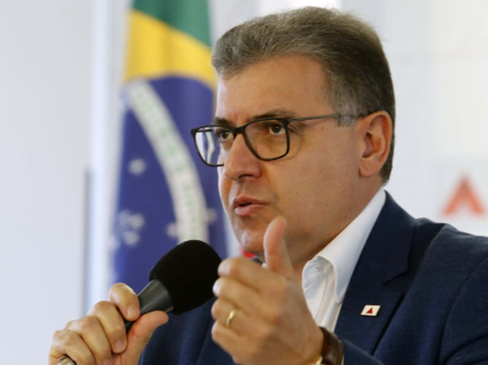 Carlos Eduardo Amaral e Marcelo Cabral reiteraram que a legislação foi cumprida e que não houve fura-fila. Foto: Gil Leonardi/Governo de Minas Gerais/Divulgação